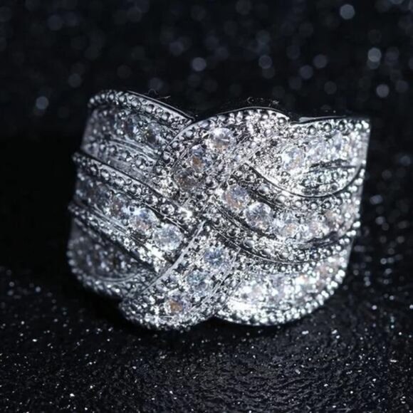 NEW 925 STERLING SILVER DIAMOND BRIDAL RING, CUTE RING, SHINY RING. - Picture 4 of 6